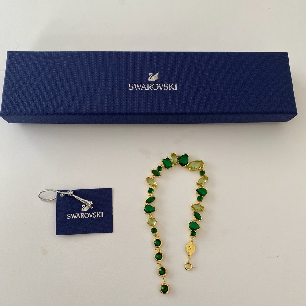 New in Box $249 Swarovski Gema Emerald Lime Green Crystals Gold Tone Bracelet